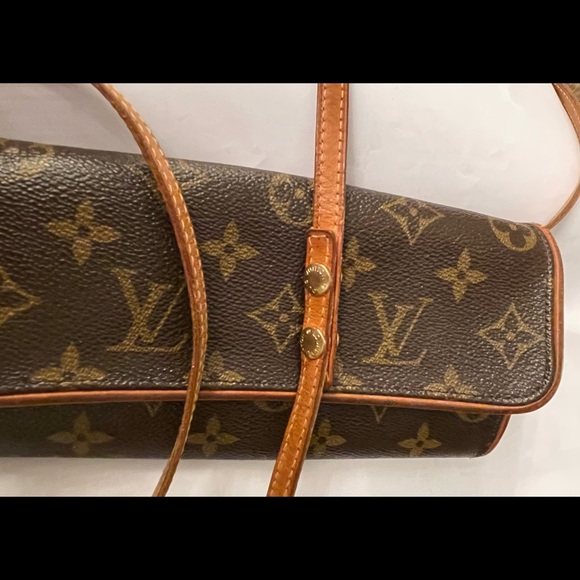 LOUIS VUITTON MONOGRAM CANVAS WAIST POCHETTE - Picture 11 of 16